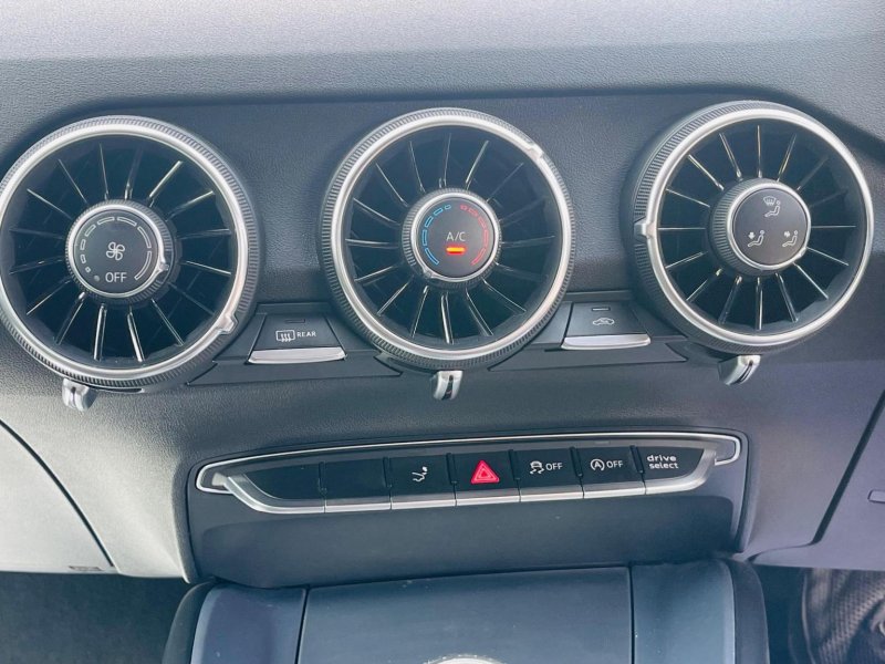 AUDI TT