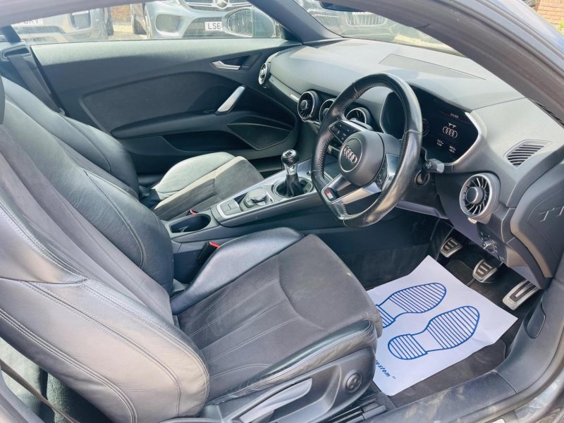 AUDI TT