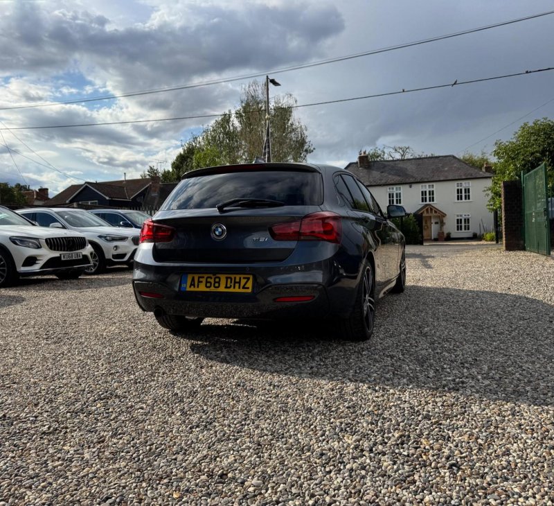 BMW 1 SERIES