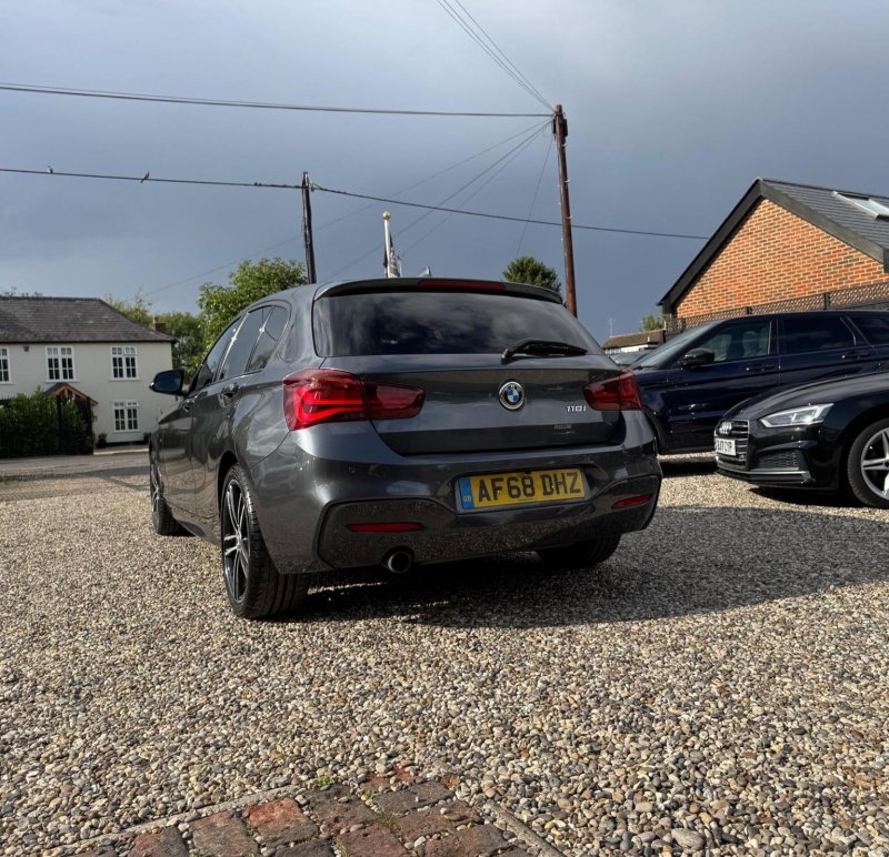 BMW 1 SERIES