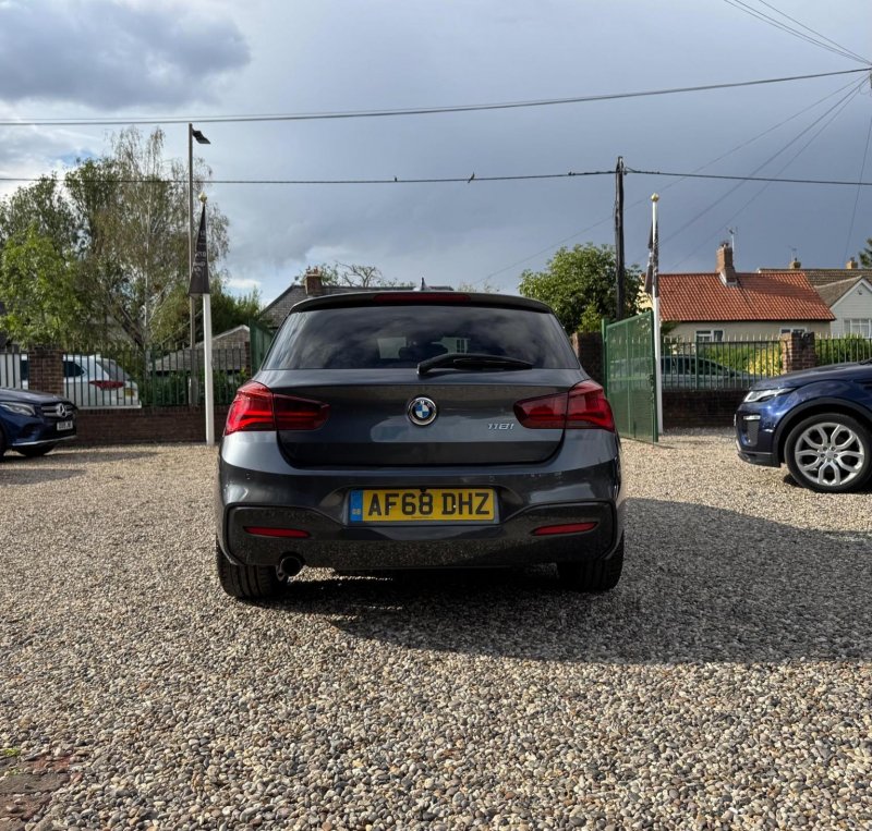 BMW 1 SERIES